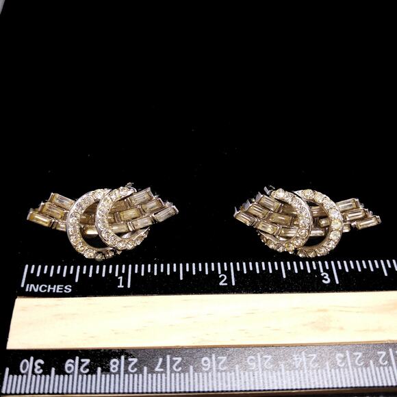 Bellini Clear Rhinestone Wedding Earrings, Rhodium Plated, 1990s Vintage Jewelry - Picture 10 of 10